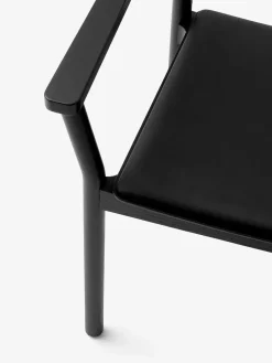 Betty TK11 Spisebordsstol, eg/cognac læder fra &Tradition