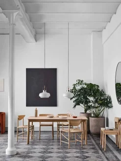 Betty TK2 Spisestol fra &Tradition