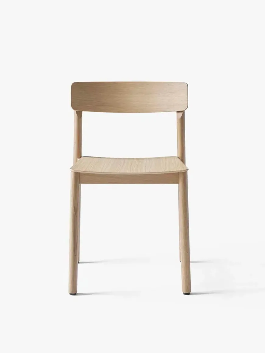 Betty TK2 Spisestol fra &Tradition