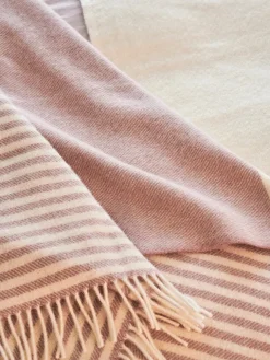 Bogø Plaid, dusty rose fra Silkeborg Uldspinderi