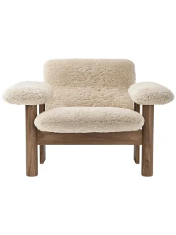 Brasilia Lounge Chair, low back, sheepskin fra Audo Copenhagen