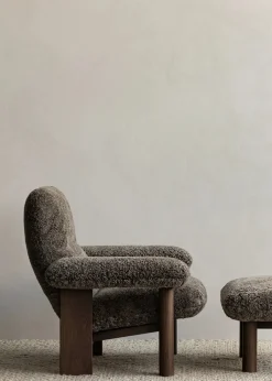 Brasilia Lounge Chair, Natural Oak Sheepskin Root fra Audo Copenhagen