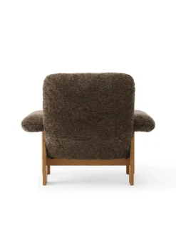 Brasilia Lounge Chair, Natural Oak Sheepskin Root fra Audo Copenhagen