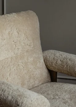 Brasilia Lounge Chair, Natural Oak Sheepskin Root fra Audo Copenhagen