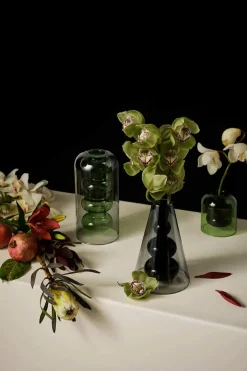 Bump Vase Cone Black fra Tom Dixon