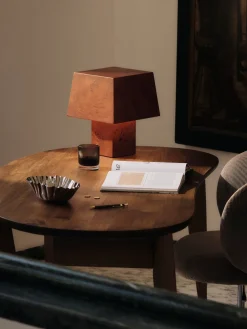 Burl table lampe i Dark Stained Burl fra Ferm Living