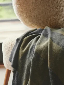 Caracas Plaid, beetroot fra Silkeborg Uldspinderi