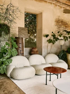 Carmel Coffee Table, clam white i 75 x 75 cm fra Gubi