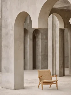 CH25 Loungestol, eg sortmalet med naturflet af Hans J. Wegner