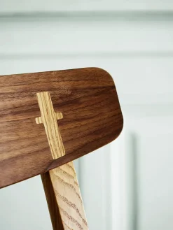 CH23 Spisestol, valnød olie med sort flet af Hans J. Wegner