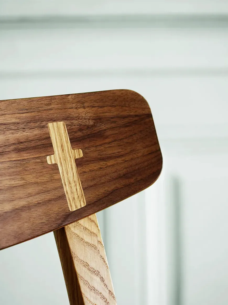 CH23 Spisestol, valnød olie med sort flet af Hans J. Wegner