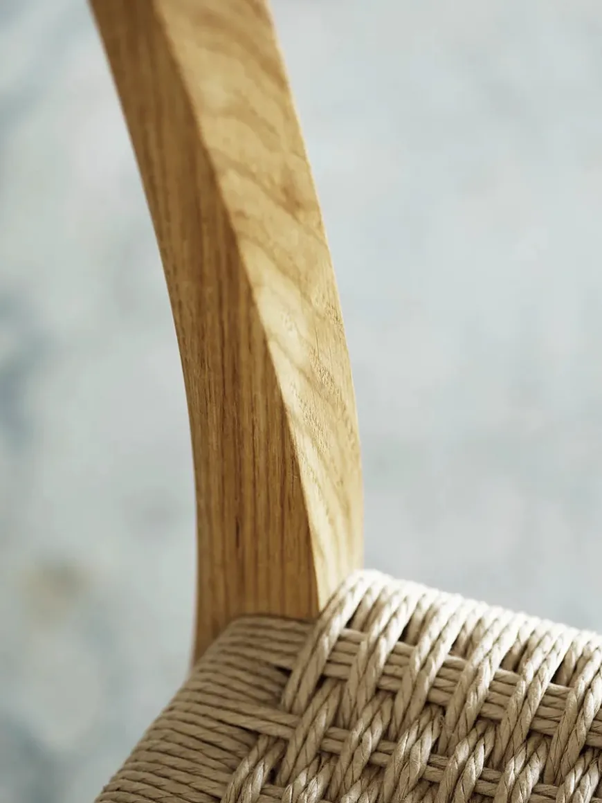 CH23 Spisestol, valnød olie med sort flet af Hans J. Wegner