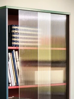 Colour Cabinet, tall med glasdøre fra Hay