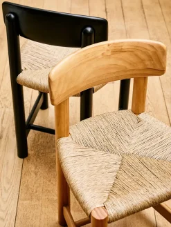Daumiller Side Chair, black pine fra GUBI