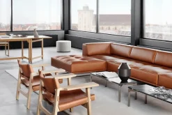 Den Spanske Stol i mørkebrun læder, eg sæbe af Børge Mogensen