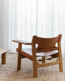 Den Spanske Stol i naturfarvet læder, valnød olie af Børge Mogensen