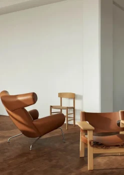 Den Spanske Stol i sort læder, valnød olie af Børge Mogensen