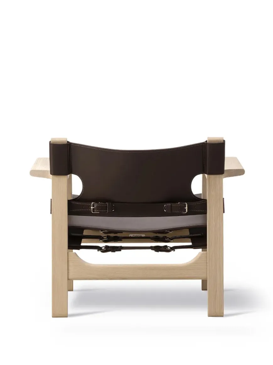 Den Spanske Stol i sort læder, valnød olie af Børge Mogensen