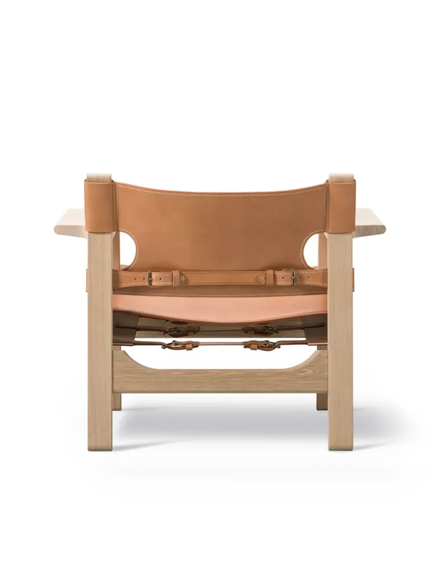 Den Spanske Stol i sort læder, valnød olie af Børge Mogensen