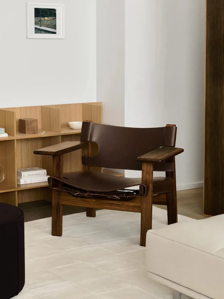 Den Spanske Stol i sort læder, eg olie af Børge Mogensen