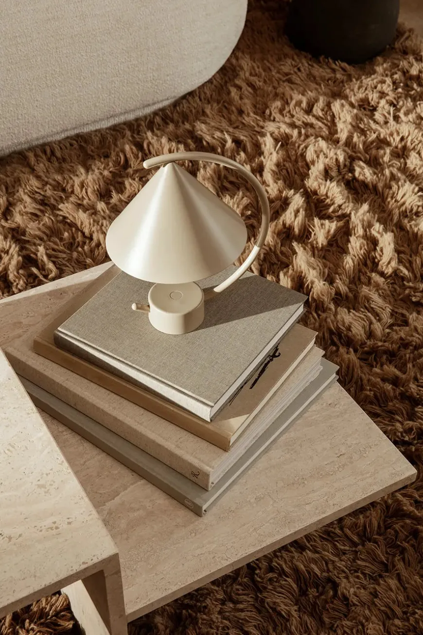 Distinct Coffee Table, Travertine fra Ferm Living