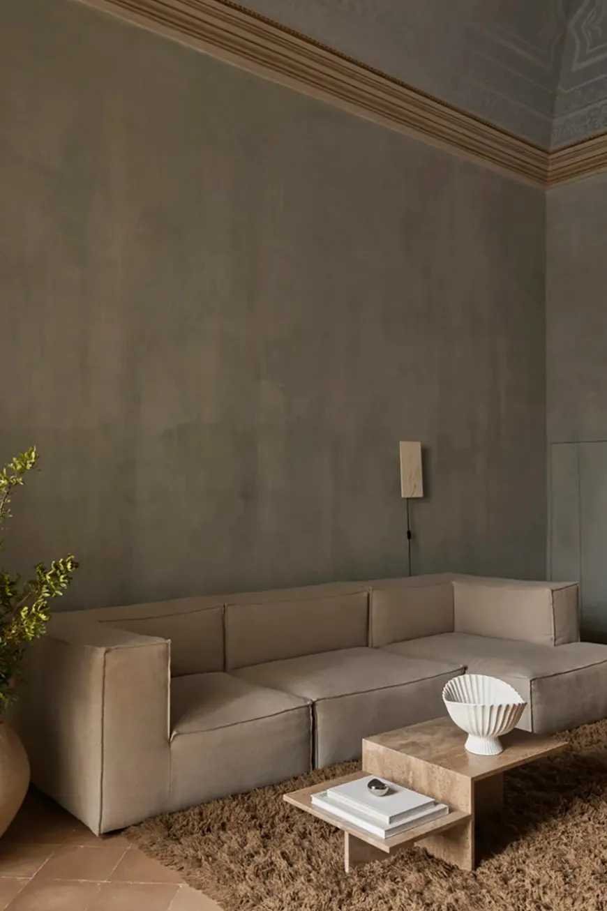 Distinct Coffee Table, Travertine fra Ferm Living