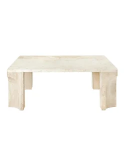 Doric Coffee Table 80 x 80 cm, Neutral White Travertine fra GUBI