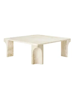 Doric Coffee Table 80 x 80 cm, Neutral White Travertine fra GUBI