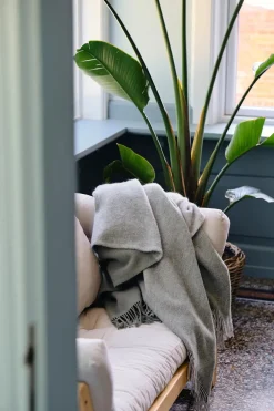 Drejø Plaid, grey mix fra Silkeborg Uldspinderi