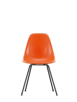 Eames Fiberglass Chair DSX, sortlakeret fra Vitra