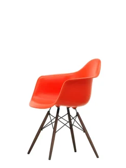 Eames Plastic Armchair DAW, mørkbejdset ahorntræ fra Vitra