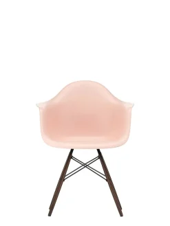 Eames Plastic Armchair DAW, mørkbejdset ahorntræ fra Vitra