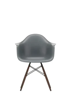 Eames Plastic Armchair DAW, mørkbejdset ahorntræ fra Vitra