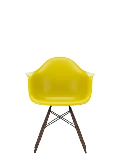 Eames Plastic Armchair DAW, mørkbejdset ahorntræ fra Vitra