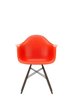 Eames Plastic Armchair DAW, mørkbejdset ahorntræ fra Vitra