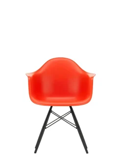 Eames Plastic Armchair DAW, sortlakeret ahorntræ fra Vitra