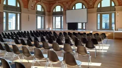 Eames Plastic Side Chair DSS-N, stabelbar fra Vitra