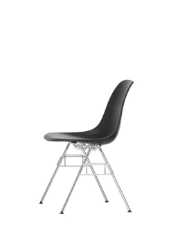 Eames Plastic Side Chair DSS-N, stabelbar fra Vitra