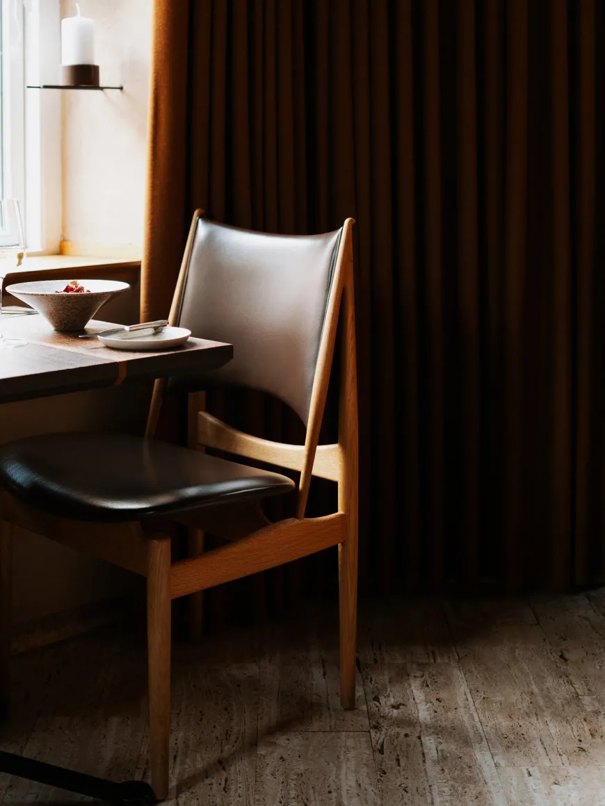 Egypterstol, valnød af Finn Juhl