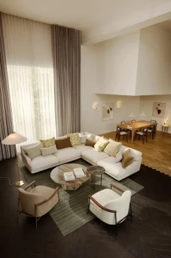 Epic Coffee Table Ø110 cm, travertine fra GUBI