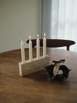 Epode Lysestage 25 cm, travertin silver fra Wabi Sabi Nordic