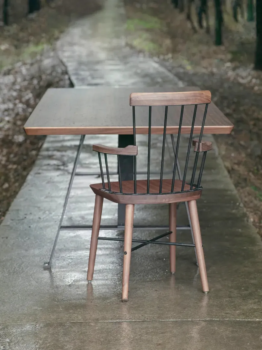 Exchange Highback Chair, walnut fra Stellar Works
