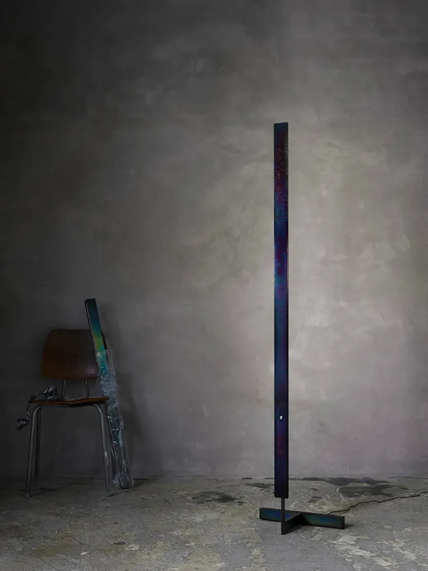 F Model gulvlampe, Dark Opal Chrome fra Anour