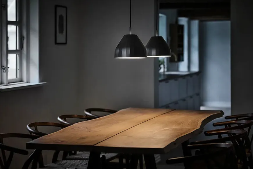 Facet 140 Pendel, sort fra Le Klint