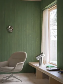 Fiber Lounge Armchair, Refine cognac læder, anthracite swivel base fra Muuto