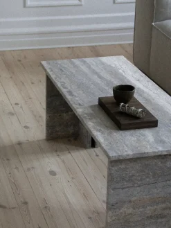 Fjer Sofabord 110 cm, travertin silver fra Wabi Sabi Nordic