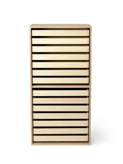 FK63 Reol med ben og bakker fra Carl Hansen & Søn