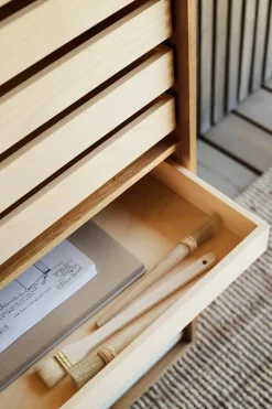 FK63 Reol med ben og bakker fra Carl Hansen & Søn