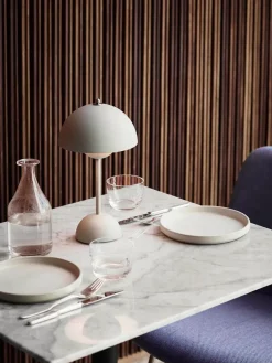 Flowerpot Portable VP9 Bordlampe af Verner Panton