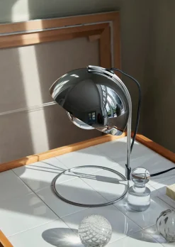 Flowerpot VP4 bordlampe af Verner Panton